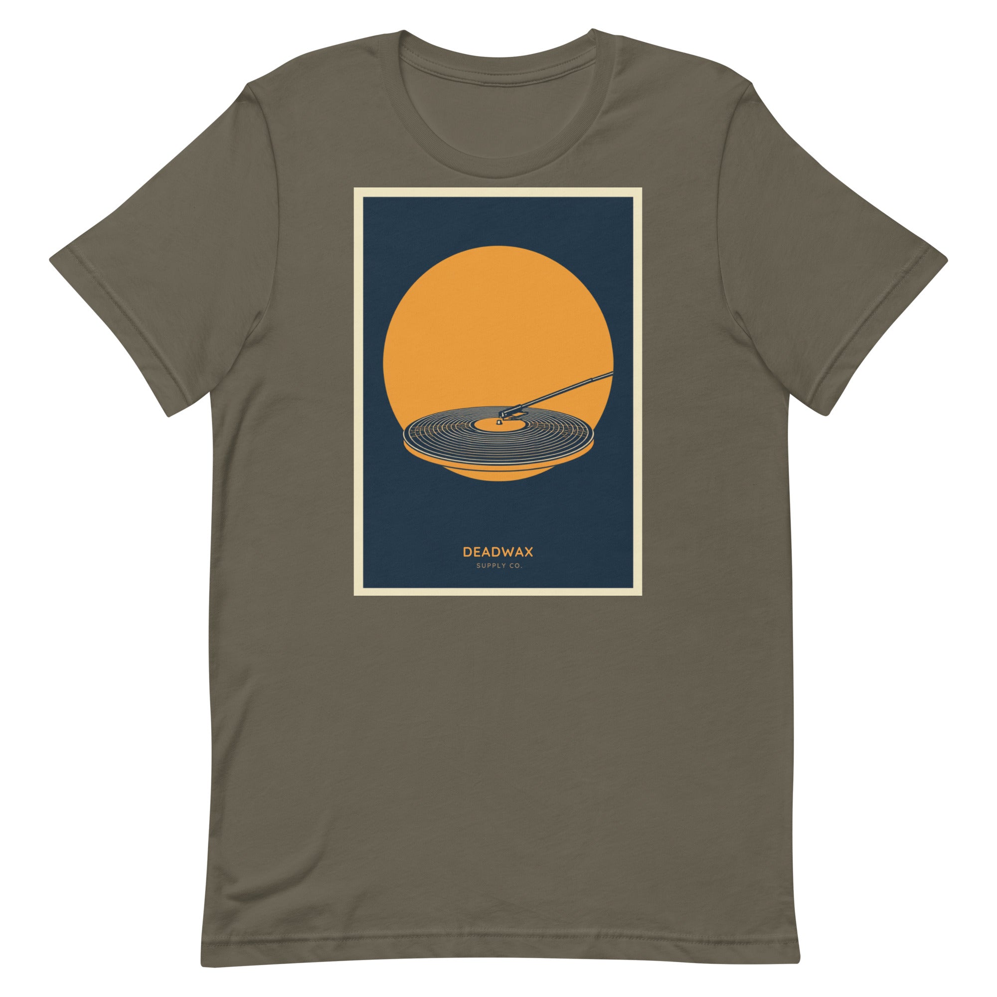 Deadwax Tonearm Tee in amry green – vinyl record collector t-shirt with tonearm and record logo
