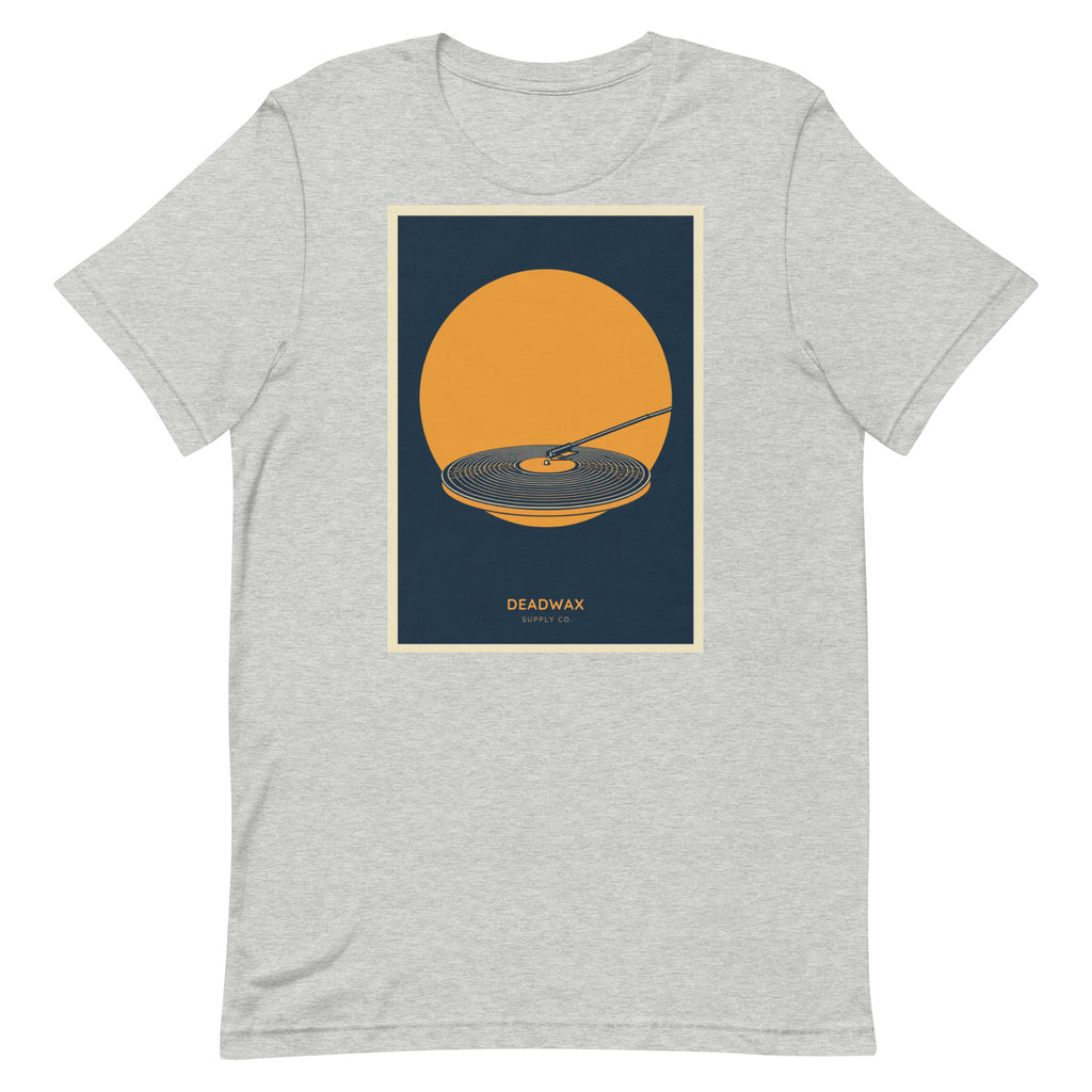Deadwax Tonearm Tee in grey – vinyl record collector t-shirt with tonearm and record logo