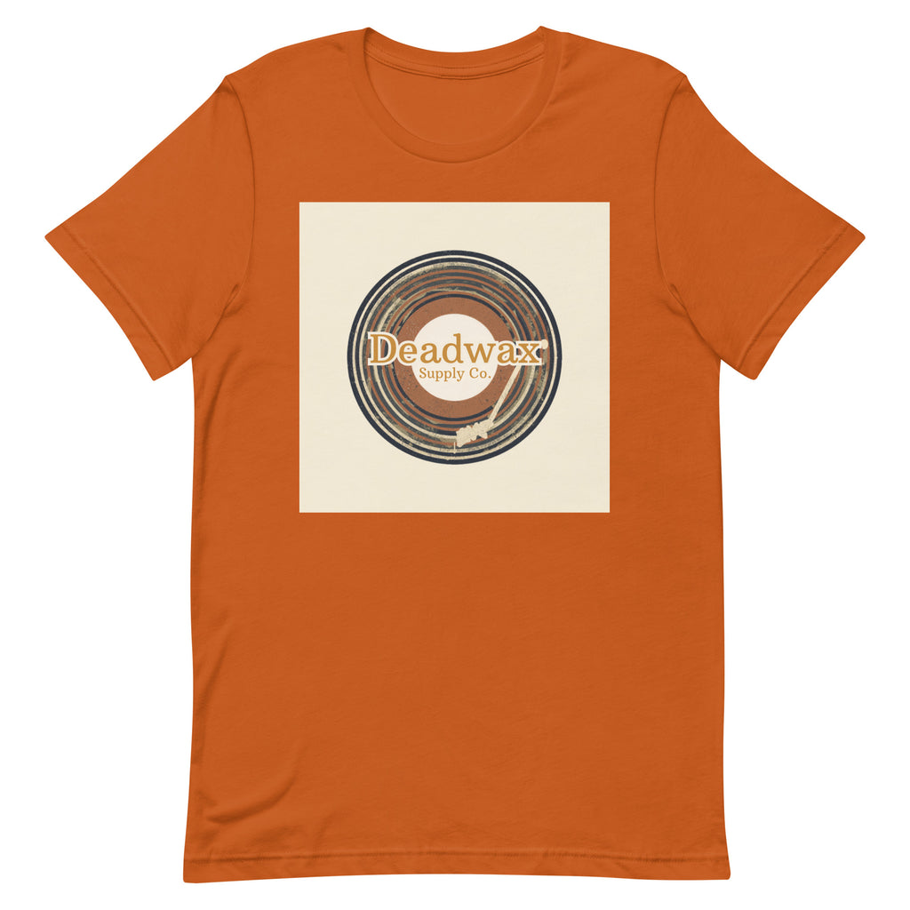 Deadwax Tonearm Tee in autumn – vinyl record collector t-shirt with tonearm and record logo