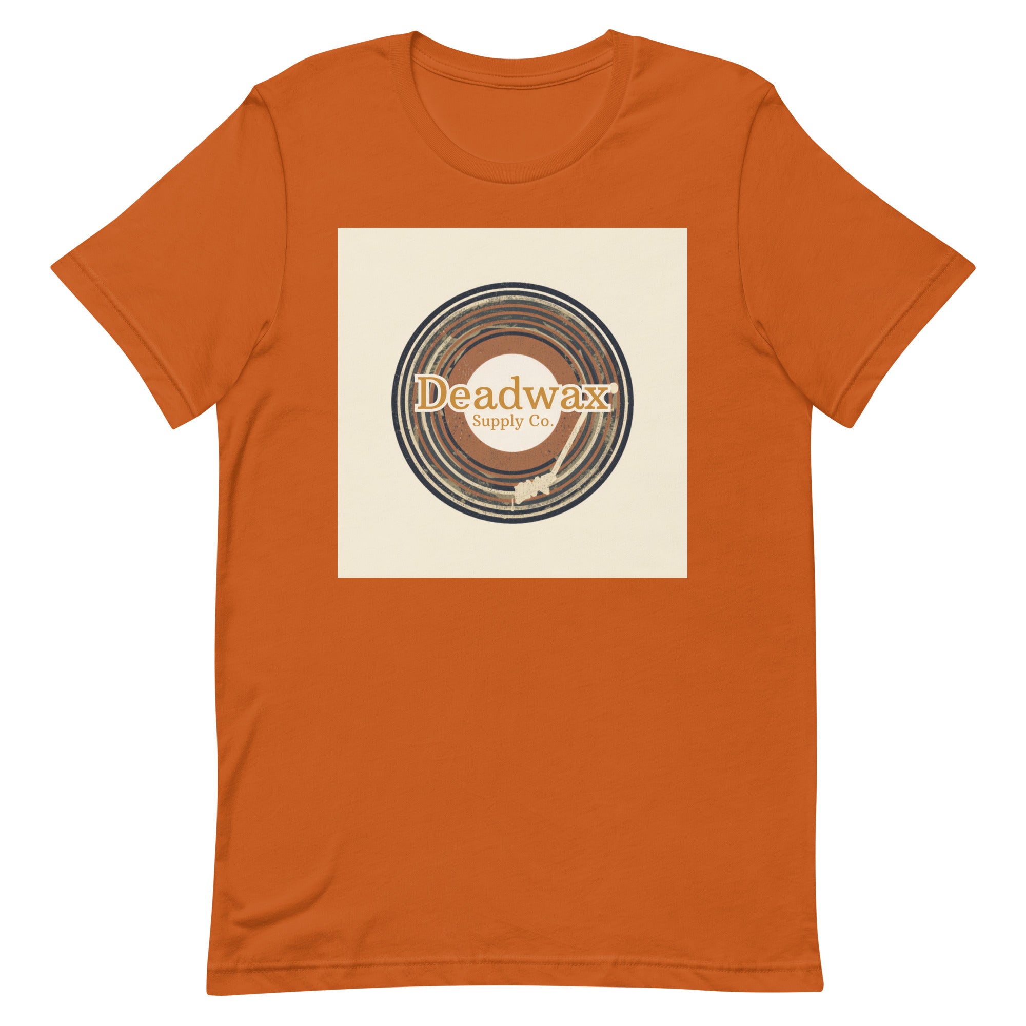Deadwax Tonearm Tee in autumn – vinyl record collector t-shirt with tonearm and record logo