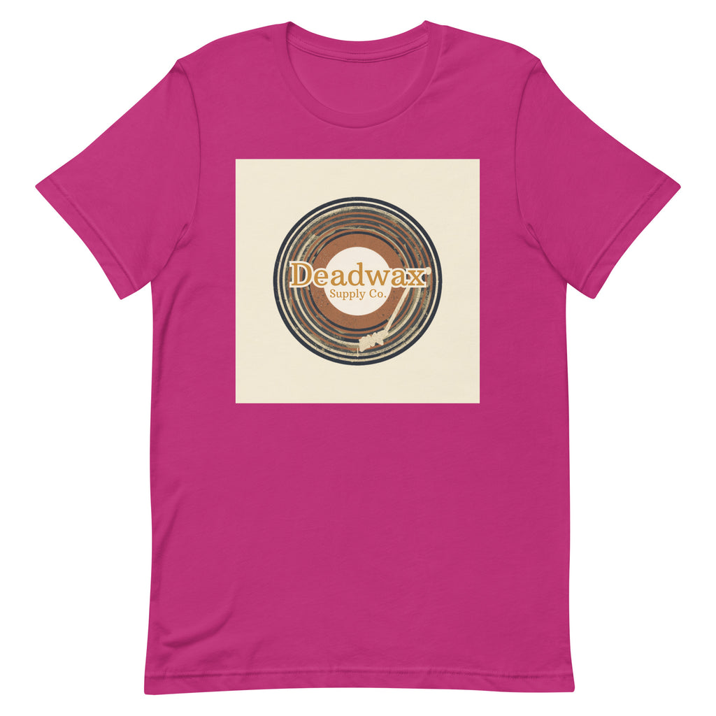 Deadwax Tonearm Tee in berry – vinyl record collector t-shirt with tonearm and record logo