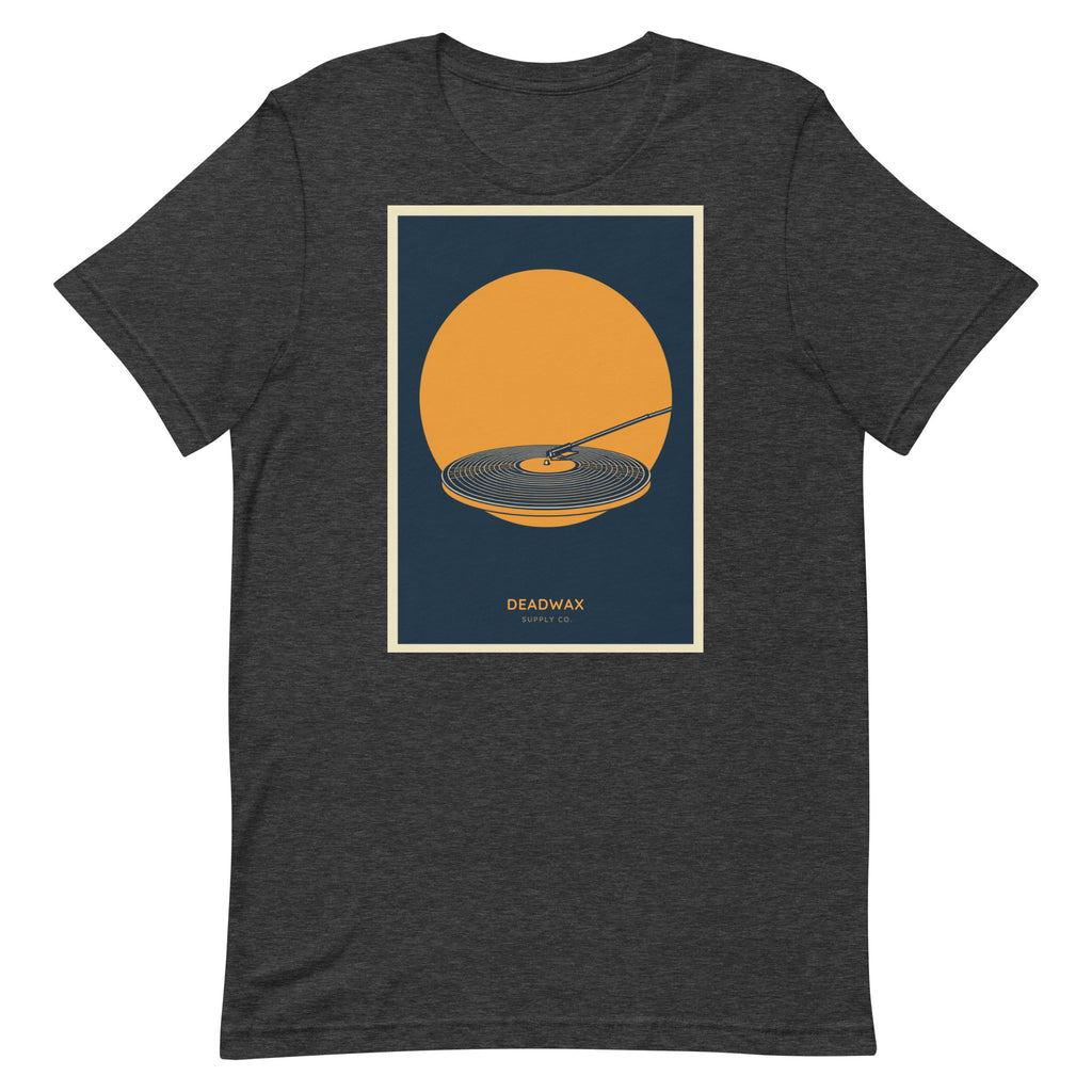 Deadwax Tonearm Tee in dark grey heather – vinyl record collector t-shirt with tonearm and record logo