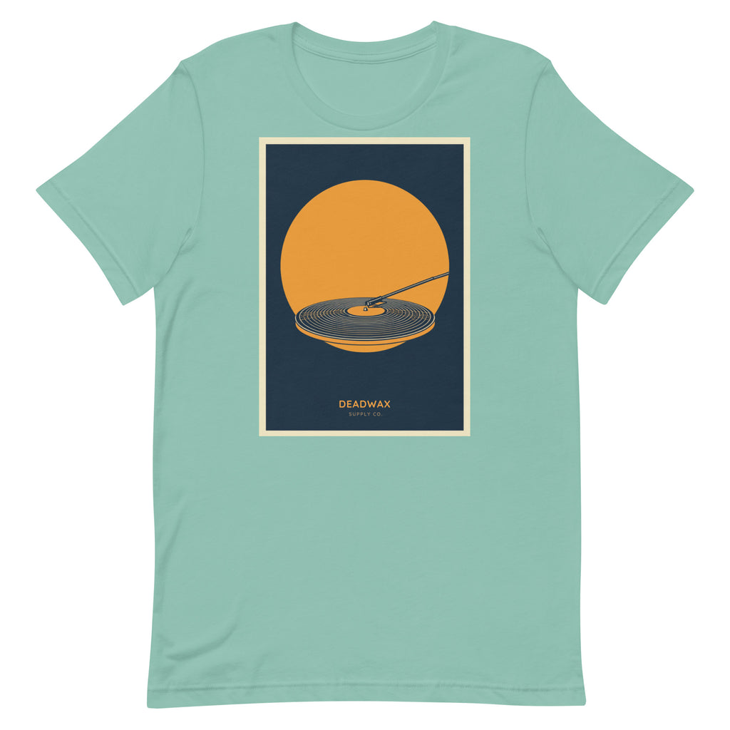 Deadwax Tonearm Tee in dusty blue – vinyl record collector t-shirt with tonearm and record logo
