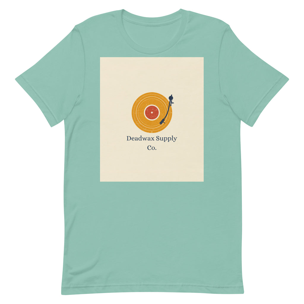 Deadwax Tonearm Tee in dusty blue – vinyl record collector t-shirt with tonearm and record logo
