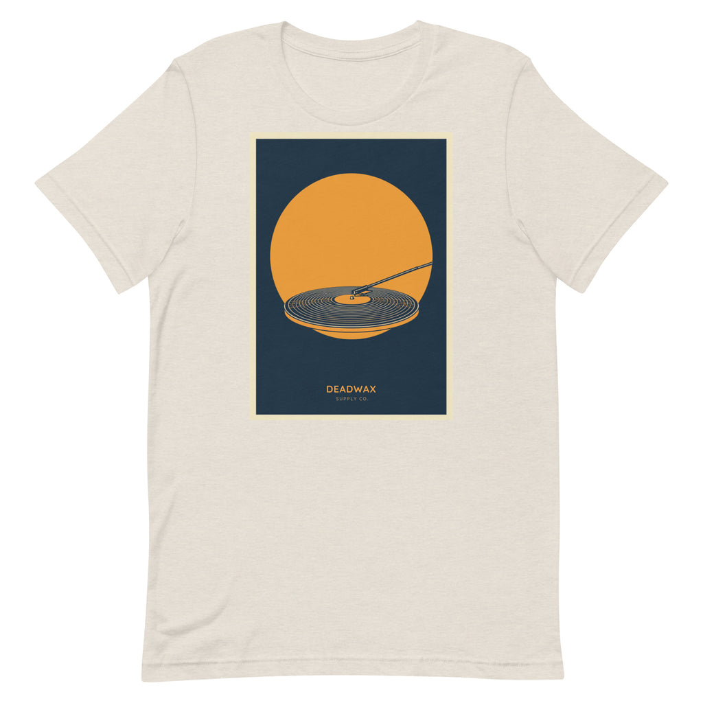 Deadwax Tonearm Tee in heather dust – vinyl record collector t-shirt with tonearm and record logo