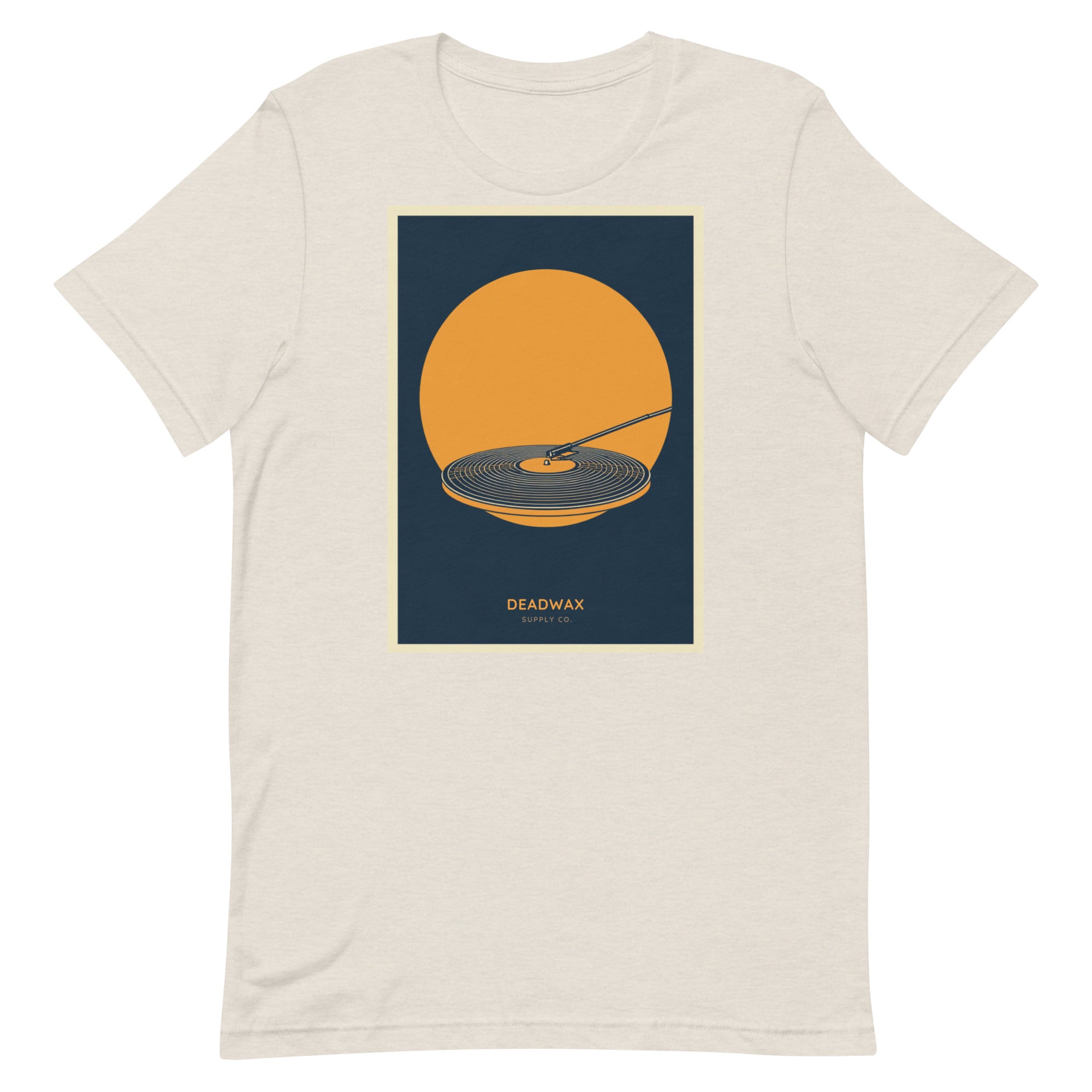 Deadwax Tonearm Tee in heather dust – vinyl record collector t-shirt with tonearm and record logo