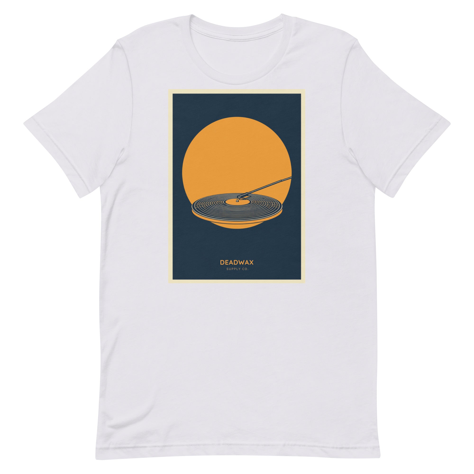 Deadwax Tonearm Tee in lavender dust – vinyl record collector t-shirt with tonearm and record logo