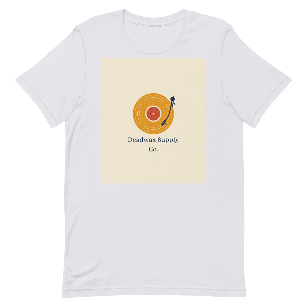 Deadwax Tonearm Tee in lavender dust – vinyl record collector t-shirt with tonearm and record logo