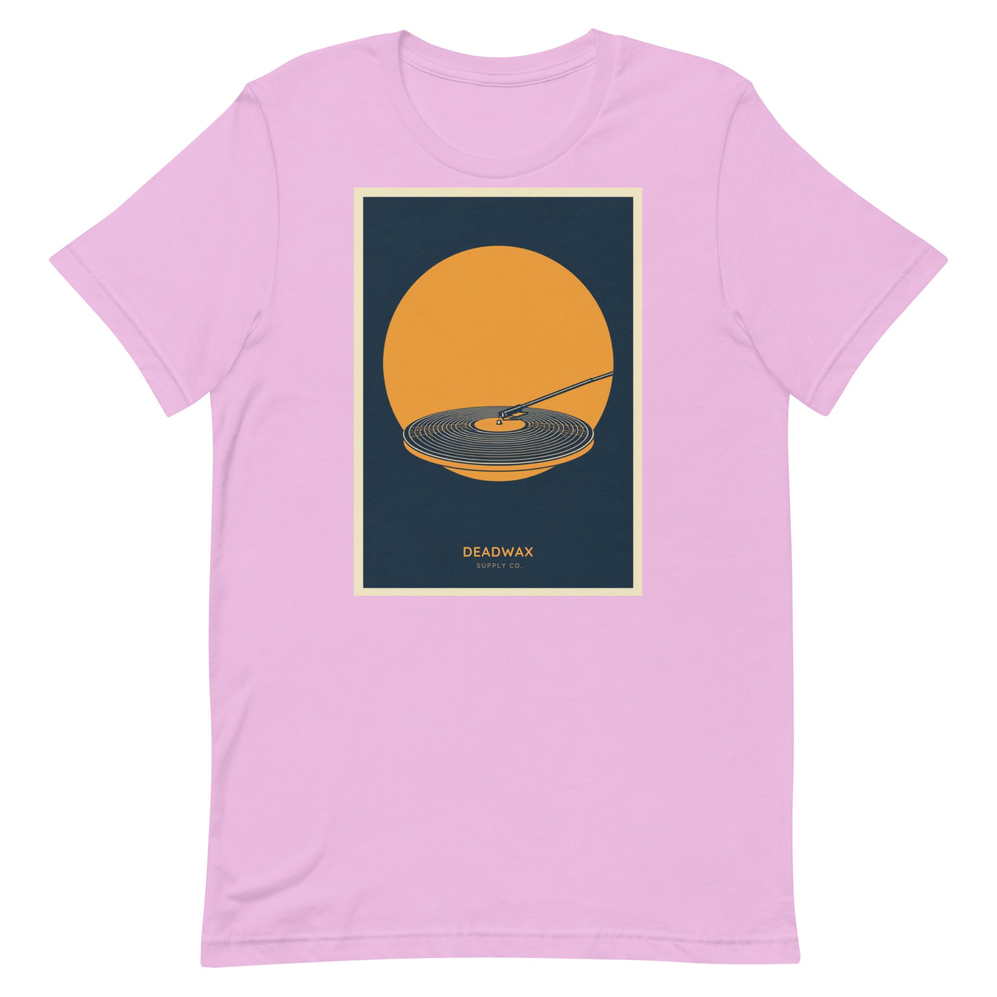 Deadwax Tonearm Tee in lilac – vinyl record collector t-shirt with tonearm and record logo