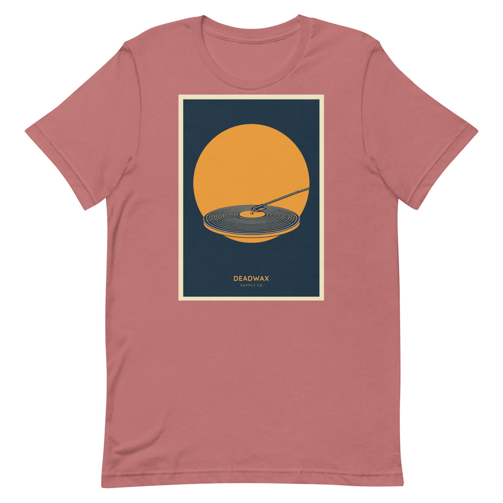Deadwax Tonearm Tee in mauve – vinyl record collector t-shirt with tonearm and record logo