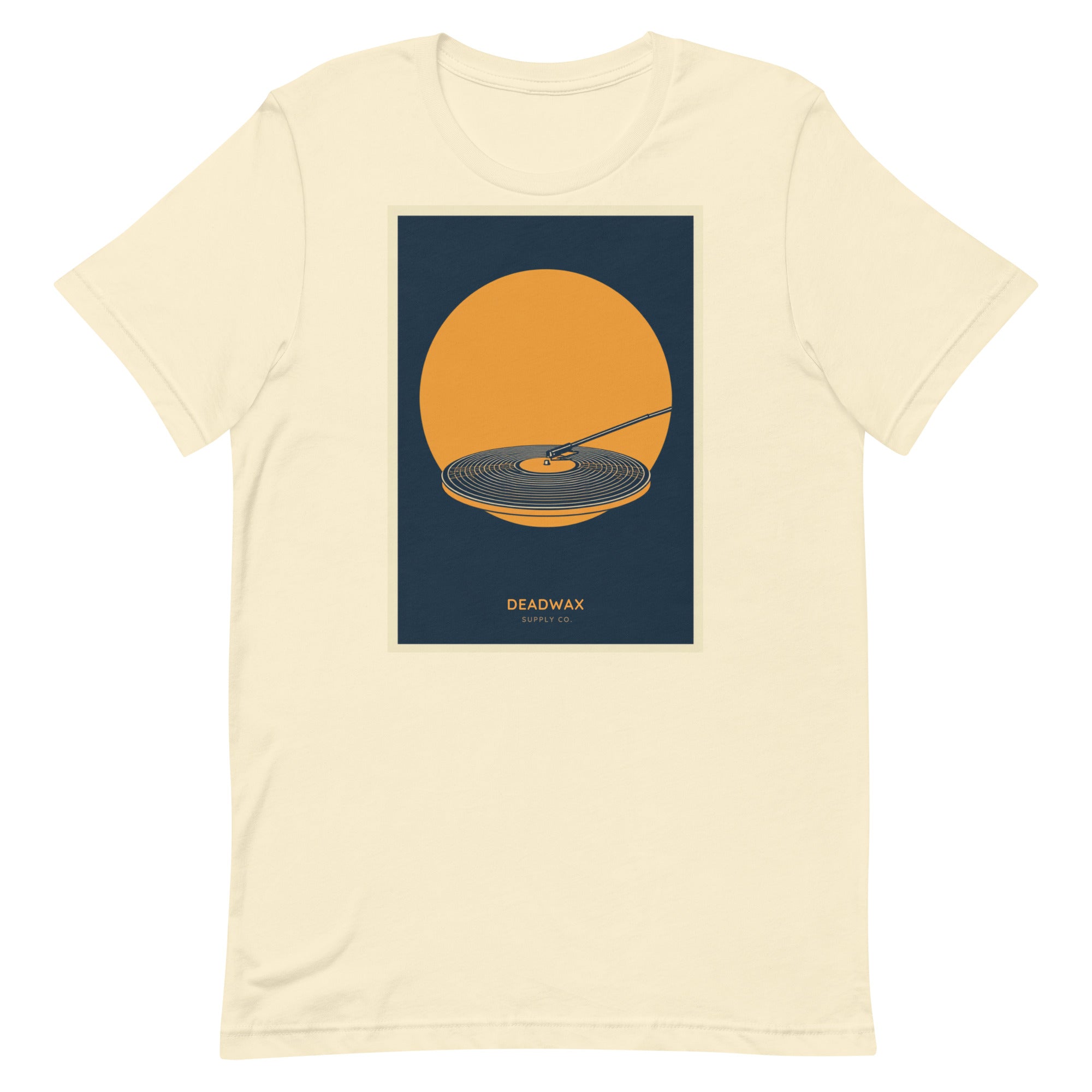 Deadwax Tonearm Tee in natural – vinyl record collector t-shirt with tonearm and record logo