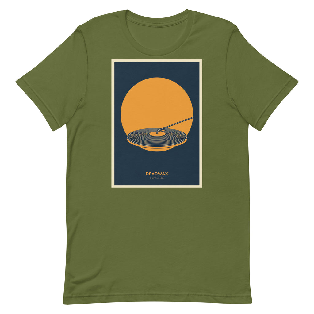 Deadwax Tonearm Tee in olive – vinyl record collector t-shirt with tonearm and record logo