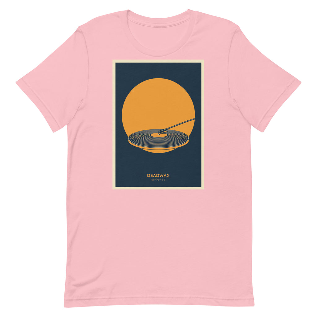 Deadwax Tonearm Tee in pink – vinyl record collector t-shirt with tonearm and record logo