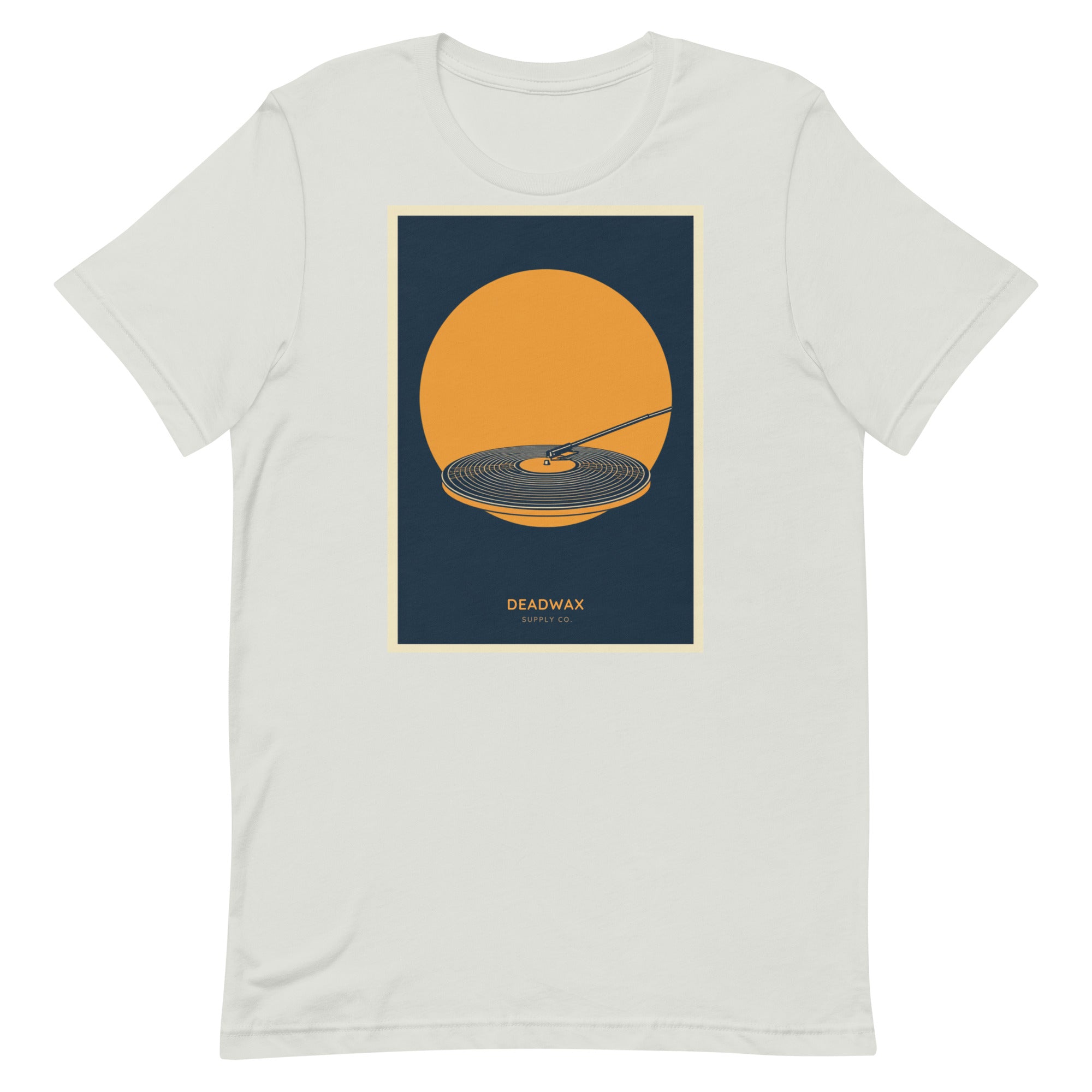Deadwax Tonearm Tee in silver – vinyl record collector t-shirt with tonearm and record logo