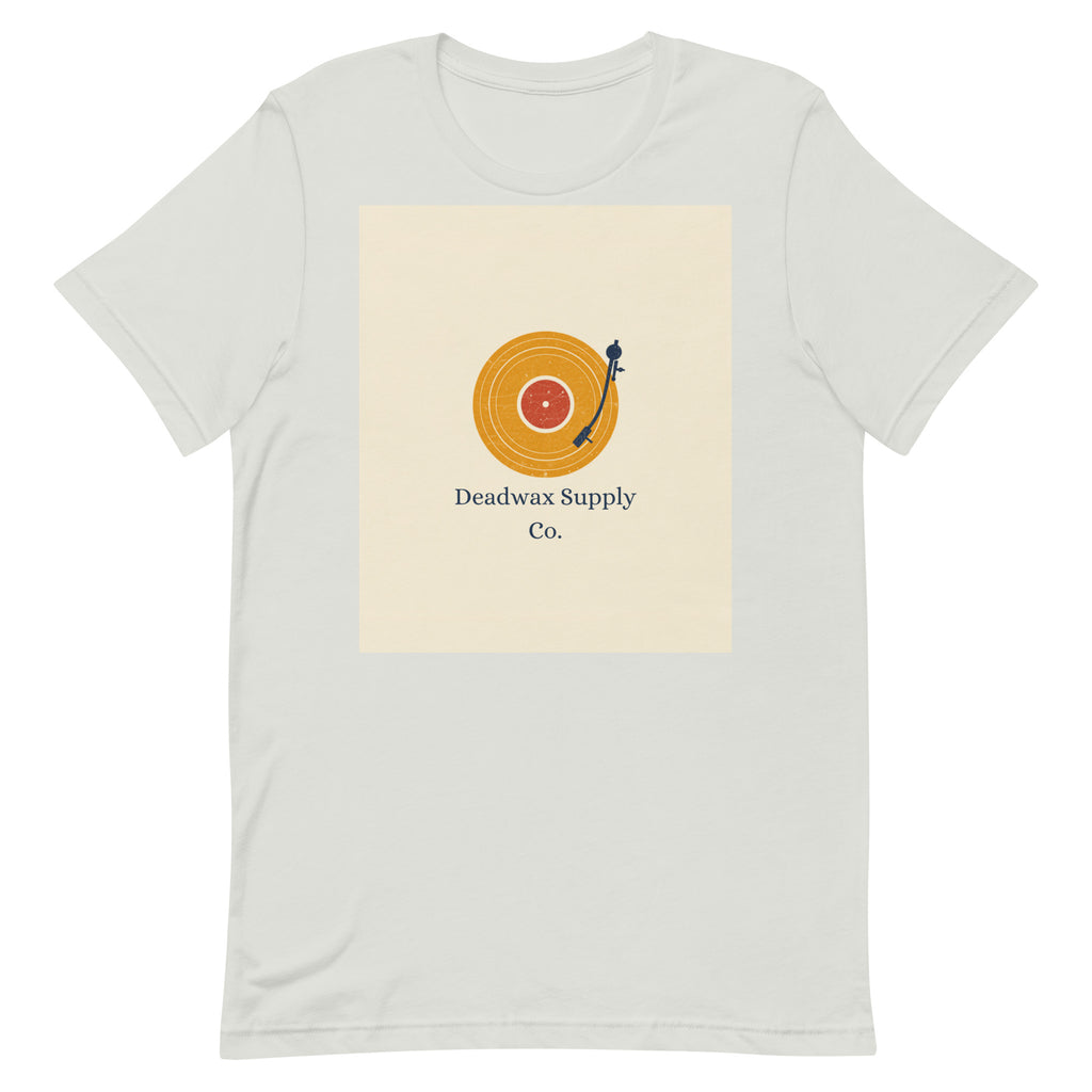 Deadwax Tonearm Tee in silver – vinyl record collector t-shirt with tonearm and record logo
