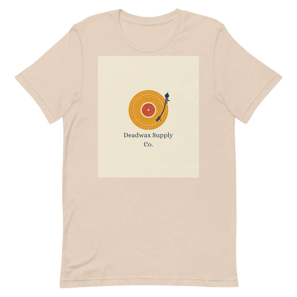 Deadwax Tonearm Tee in soft cream – vinyl record collector t-shirt with tonearm and record logo