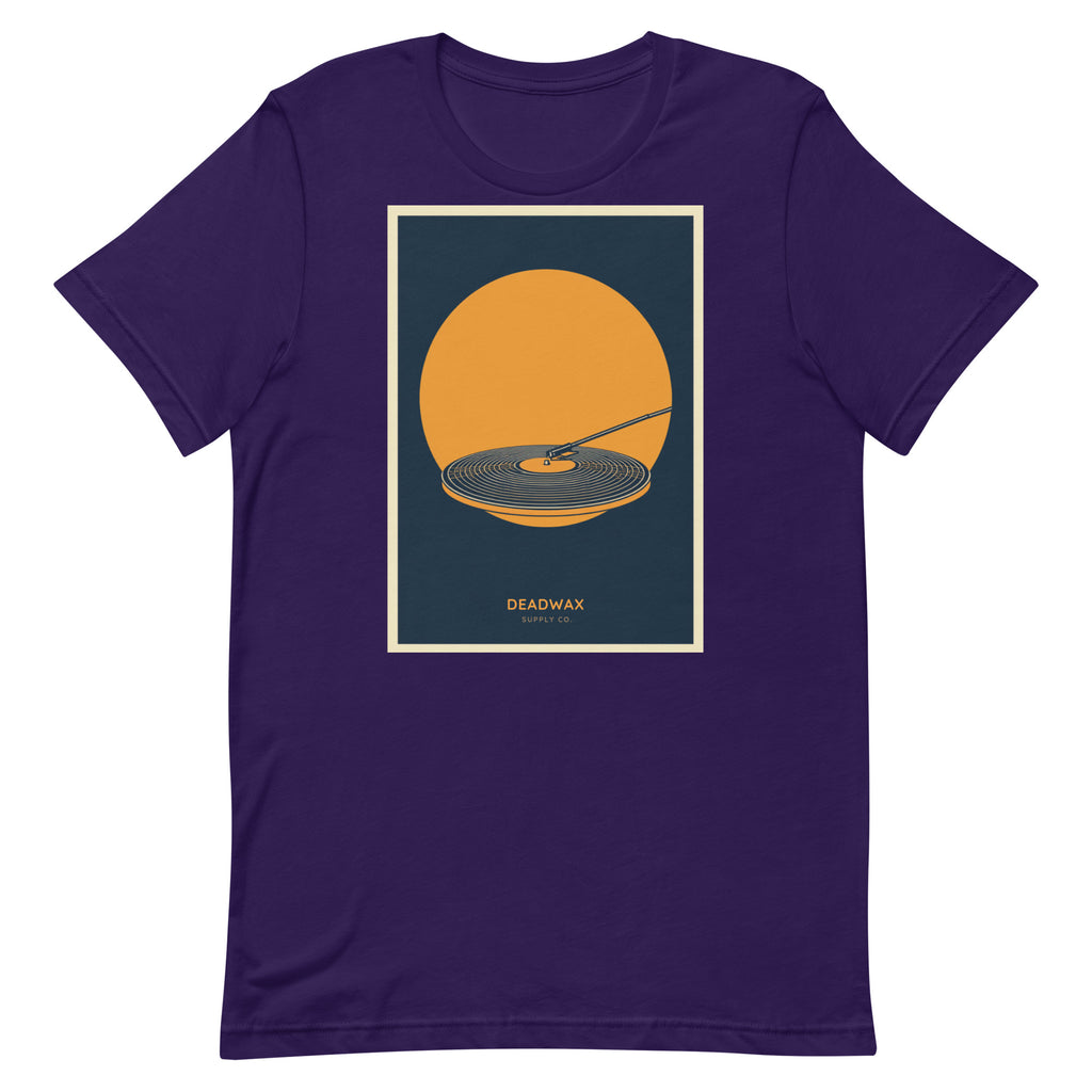 Deadwax Tonearm Tee in team purple – vinyl record collector t-shirt with tonearm and record logo