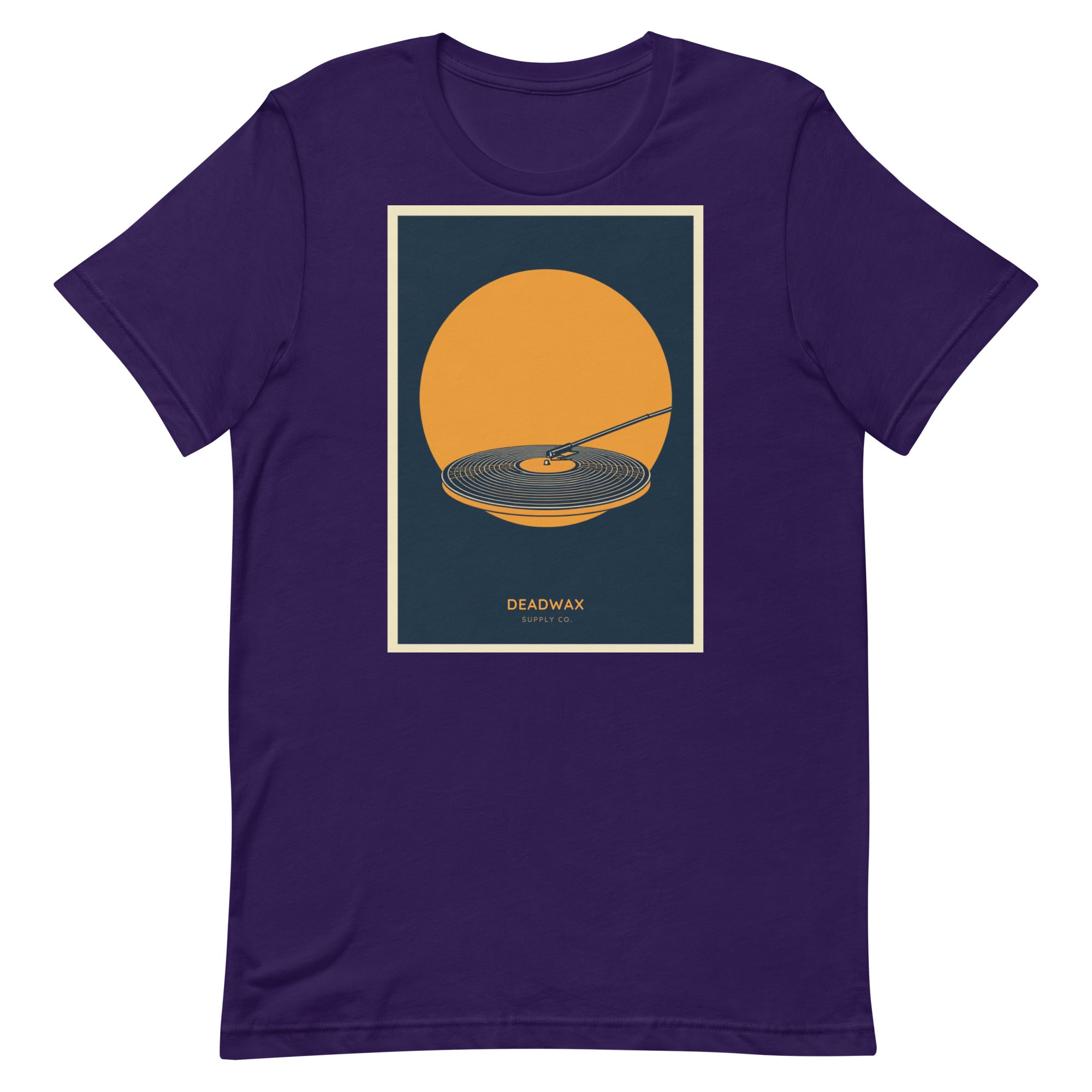 Deadwax Tonearm Tee in team purple – vinyl record collector t-shirt with tonearm and record logo