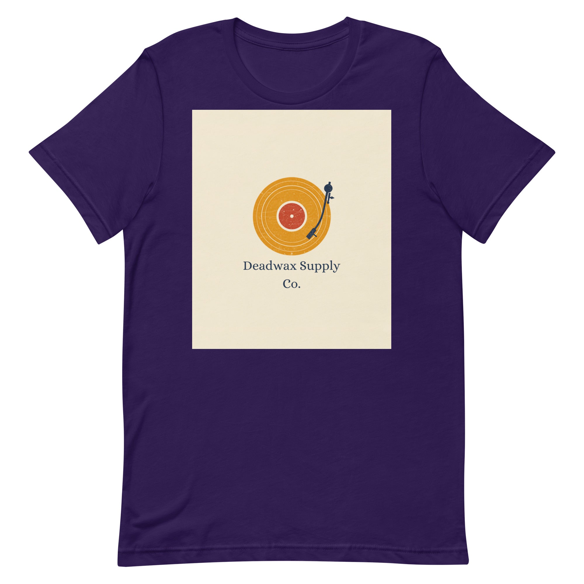 Deadwax Tonearm Tee in team purple – vinyl record collector t-shirt with tonearm and record logo