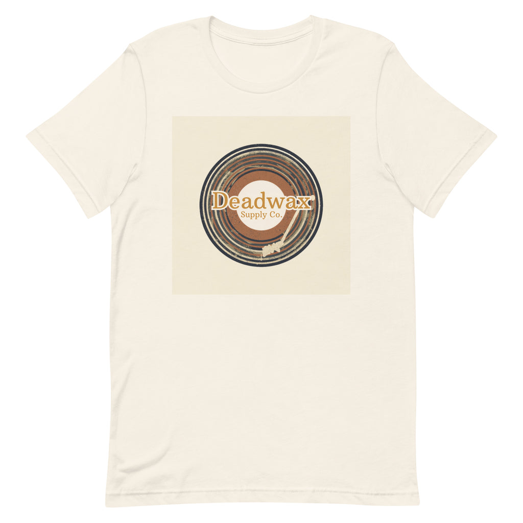 Deadwax Tonearm Tee in vintage white – vinyl record collector t-shirt with tonearm and record logo