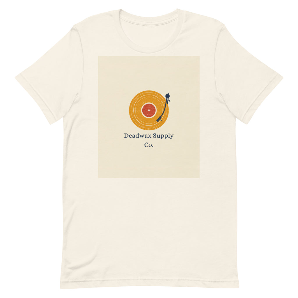 Deadwax Tonearm Tee in vintage white – vinyl record collector t-shirt with tonearm and record logo